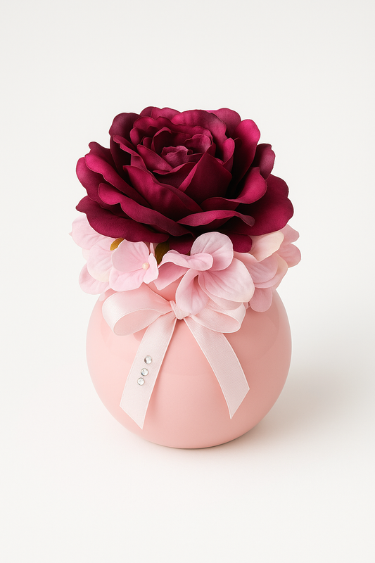 Composizione floreale rosa e bordeaux con vaso decorativo